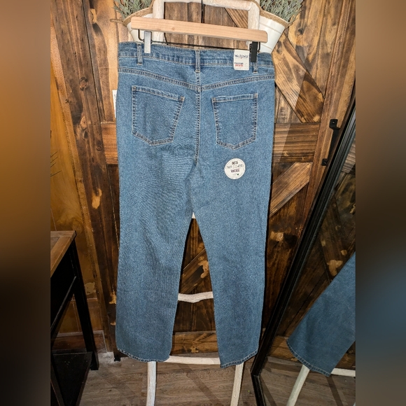 NWT Wallflower Curvy High Rise Bootcut Jeans. Size 13/31 - Picture 6 of 7